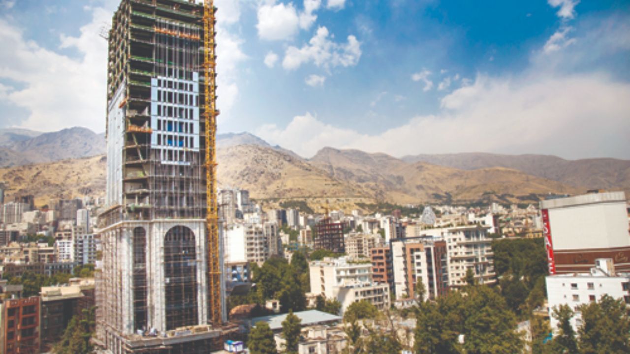 81 کیلومتر مربع پایتخت روی گسل است/ برج‌های بدون مجوز، اصلی‌ترین خطر تحریک گسل‌های تهران/ پیشاوری، مهندس شهرسازی: شهرداری و شورای شهر نباید اجازه ساخت‌و‌ساز غیرمجاز روی گسل‌ها را بدهند