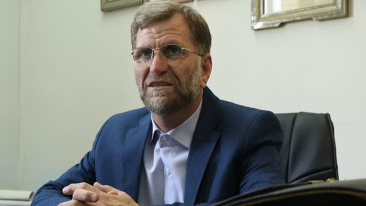 کشور بسیار گران اداره می‌شود/ اختصاص سهم نفت به درآمدهای مالیاتی کار ساده‌ای نیست/ باید از واردات کالاهای لوکس مالیات گرفته شود/ مالیات بر درآمد حقوق‌بگیران هزینه معیشت را افزایش می‌دهد