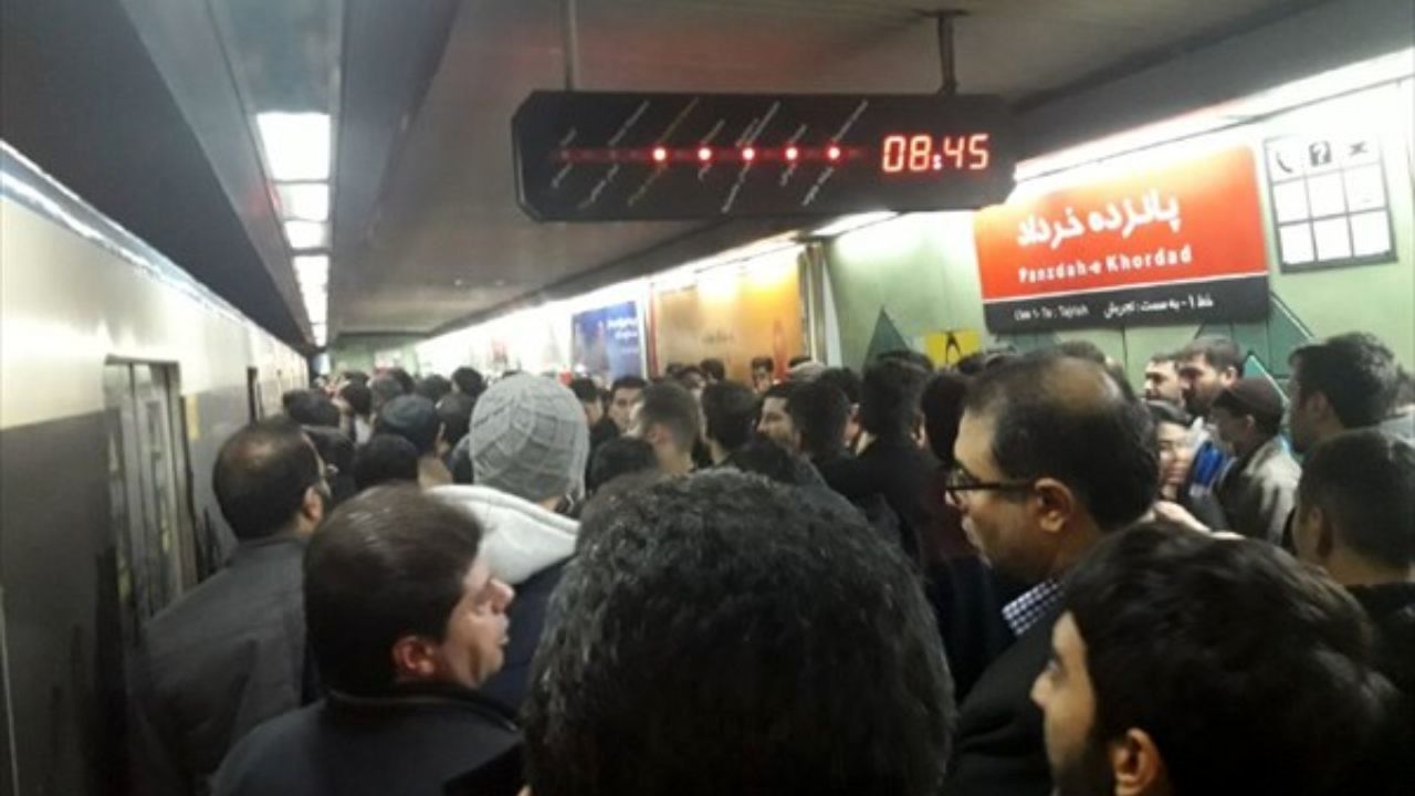 شلوغی این روزهای تونل‌های زیرزمینی به خاطر گرانی بنزین