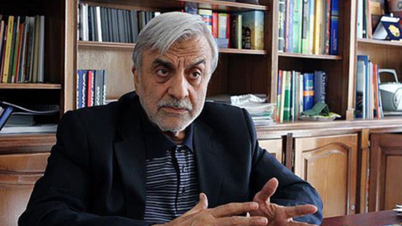 پیشنهاد استعفا پوست خربزه انداختن زیر پای روحانی است