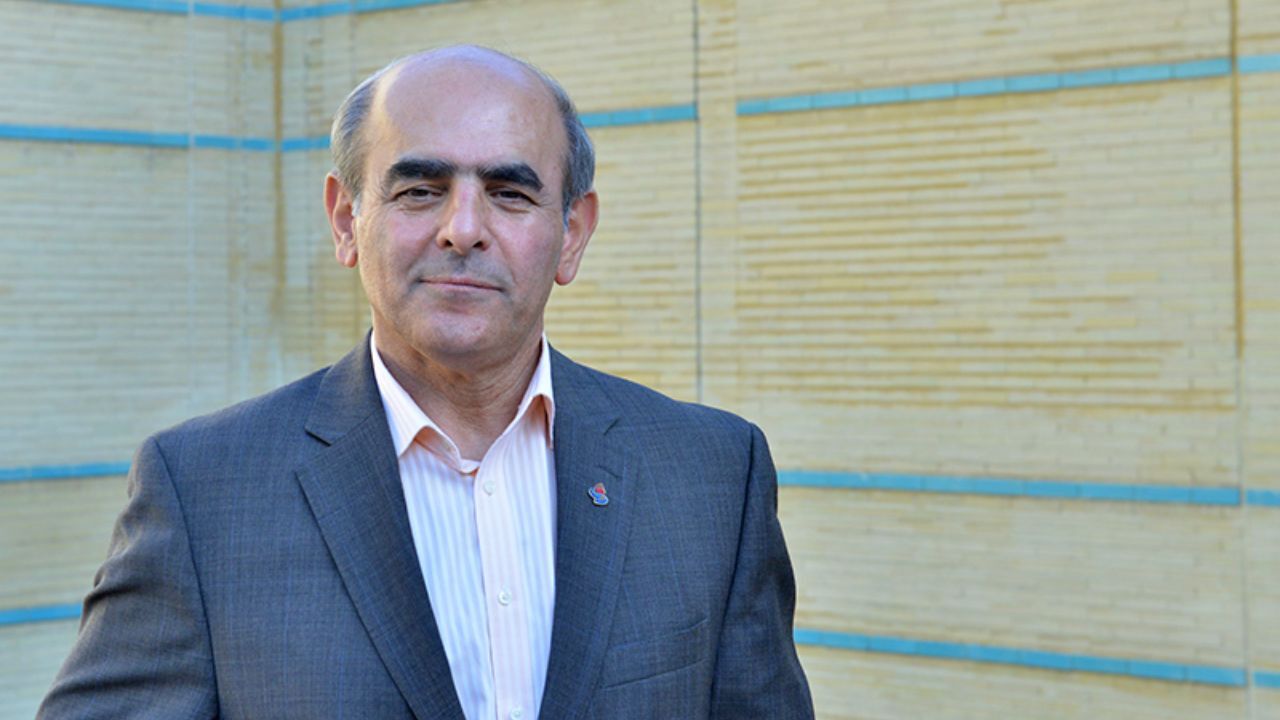 هدف‌گذاری شده تا بتوانیم هر روز یک میلیون بشکه نفت بفروشیم/ دولت برای فروش نفت نقشه‌ محرمانه‌ دارد/ وزارت نفت از بورس انرژی درخواست کرده فعالان بخش خصوصی در فروش نفت به دولت کمک کنند