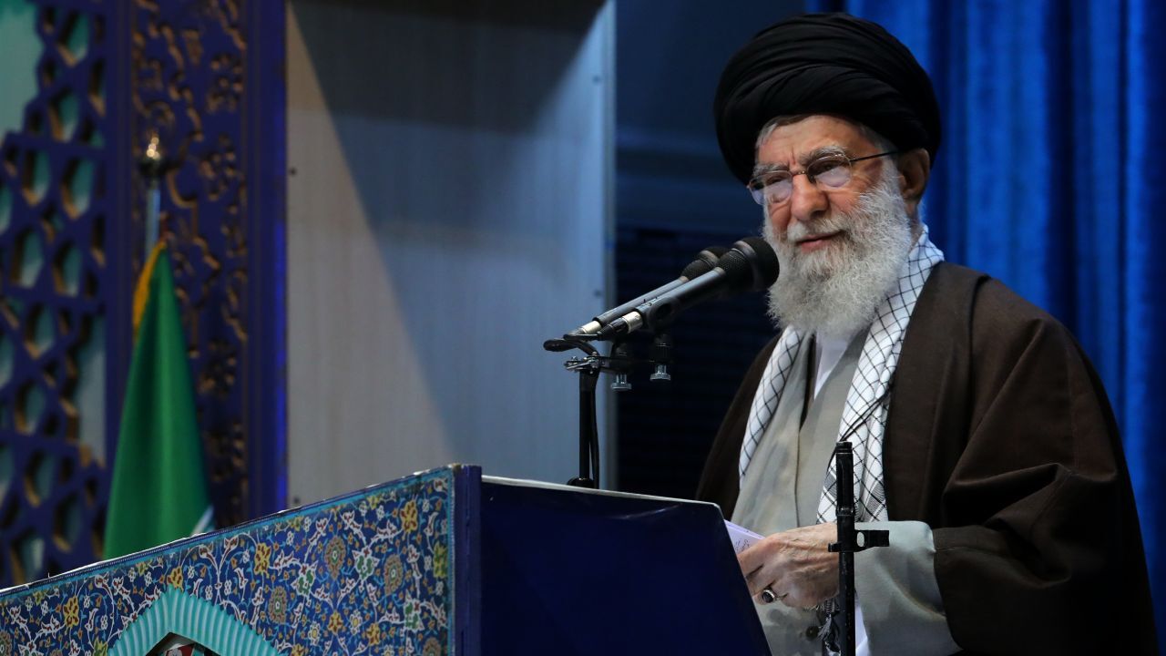 مجری «الجزیره» از سخنرانی مقام معظم رهبری به زبان عربی تمجید کرد