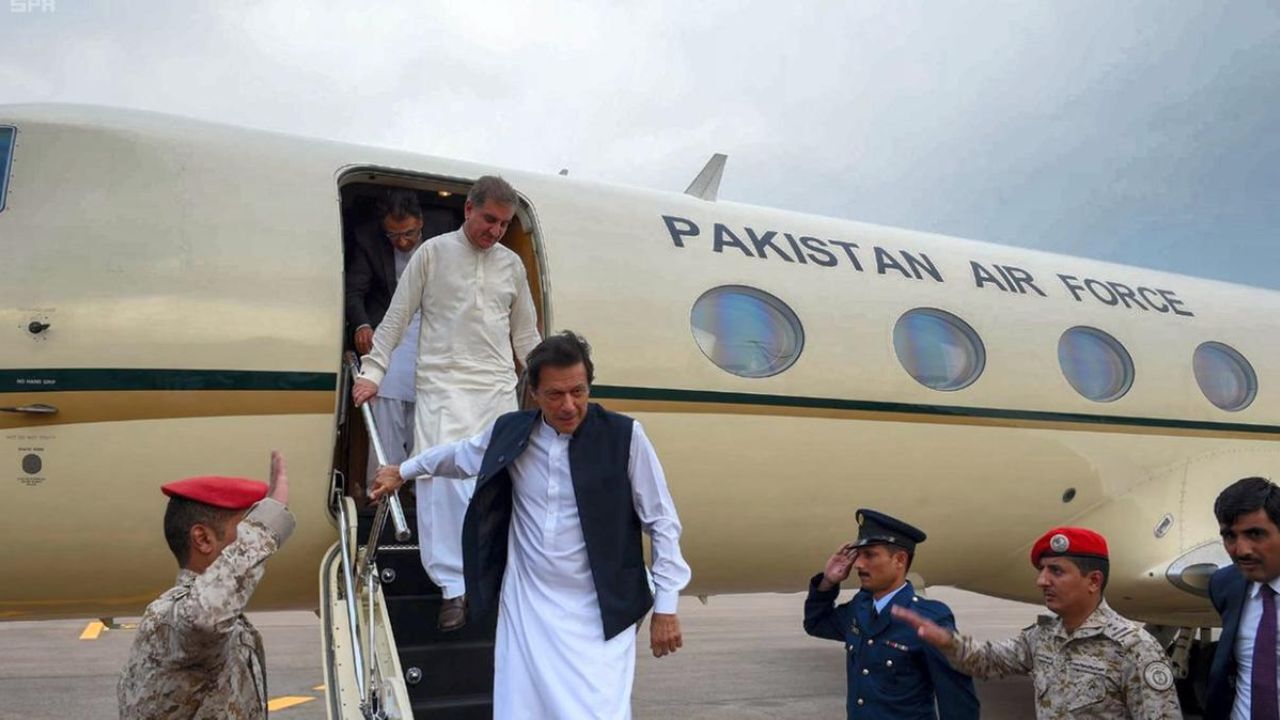 «عمران خان» راهی داووس شد
