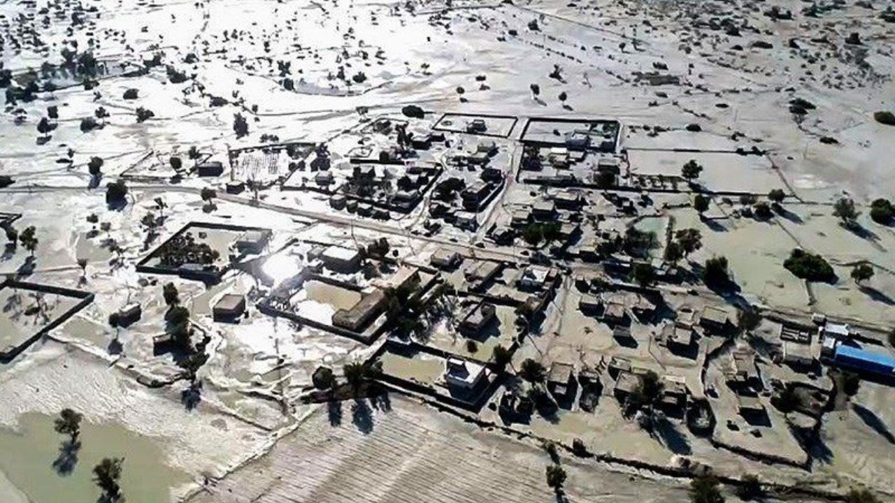 80 درصد زیرساخت روستایی مردم «بنت» از بین رفت/ دامی برای مردم باقی نمانده است/ زنان باردار را با خودرو سنگین به بیمارستان رساندیم