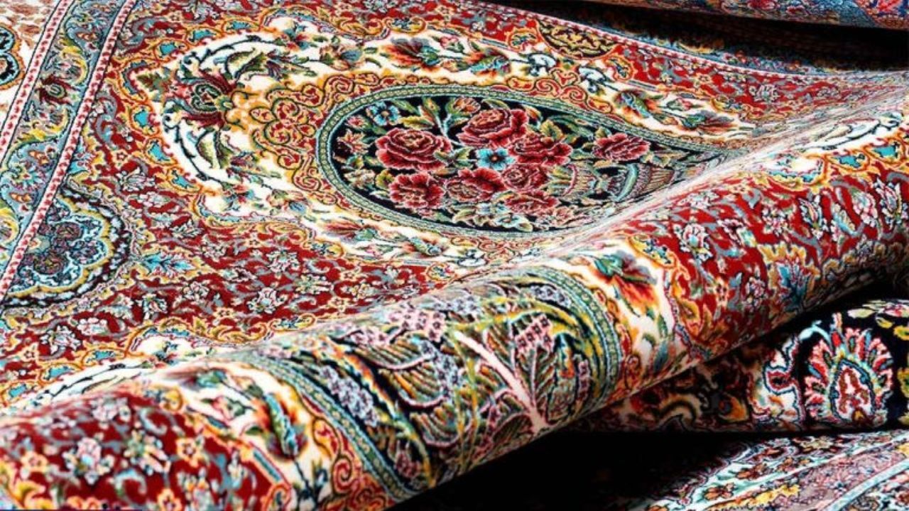45 میلیون دلار صادرات فرش دستباف یعنی فاجعه / تمام دولت‌ها از صادرکنندگان حمایت می‌کنند به جز ایران/ وقتی احمدی نژاد یارانه داد، بافندگان دیگر کار نکردند