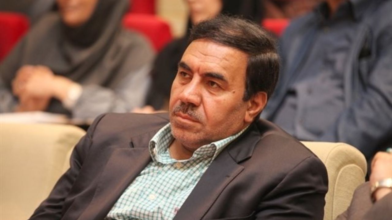 نمایندگی مجلس زیر شمشیر داموکلس انجام می‌شود/ تباهی سیاسی، متملقان و چاپلوسان را مجلس‌نشین می‌کند/ دولت ضعیف و مجالس ناکارآمد محصول شورای نگهبان هستند