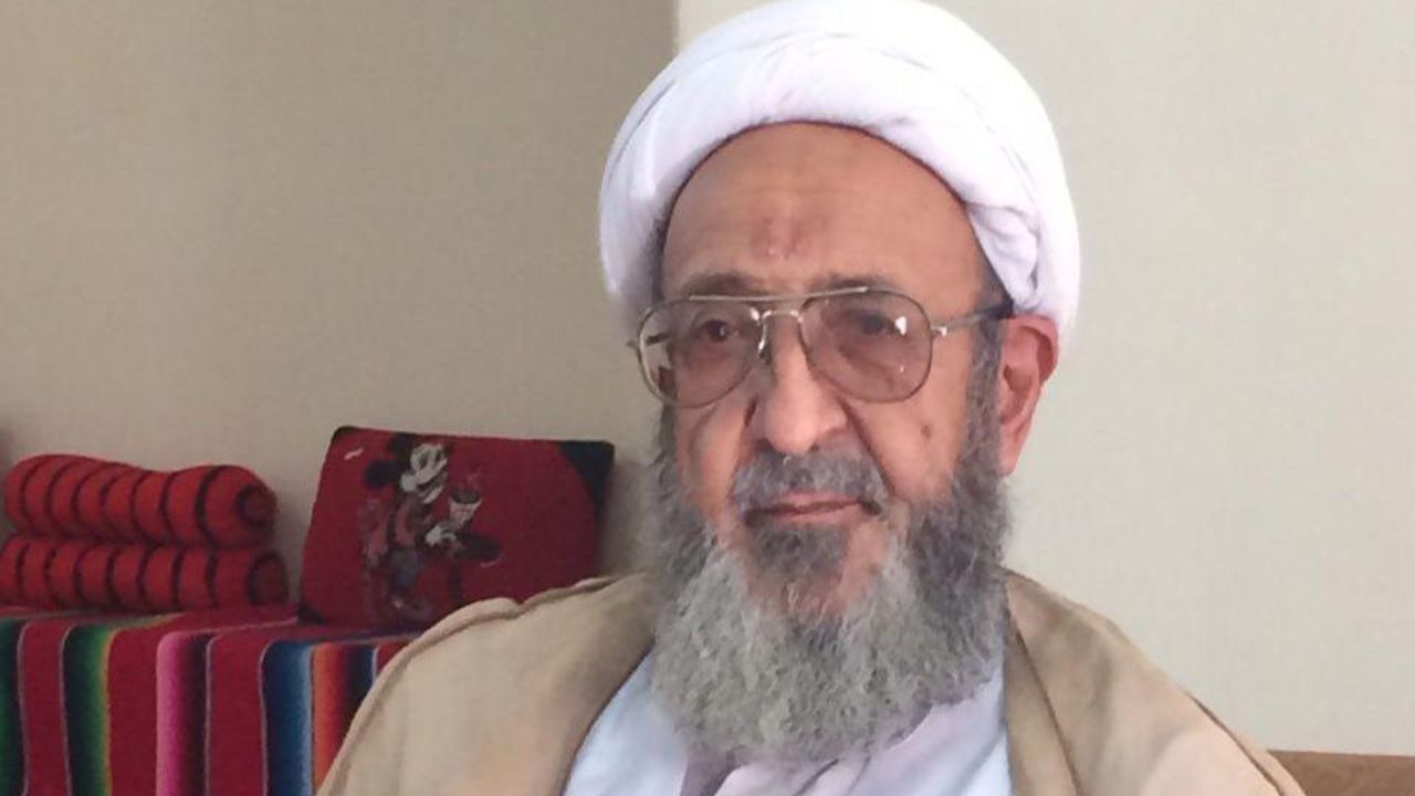 مردها دست و خانم‌ها عبای امام را می‌بوسیدند/ امام گفت شاید بختیار بی‌عقلی کند و هواپیما را بزند/ امام مخالف همسفر شدن خانم‌ها با آقایان بودند