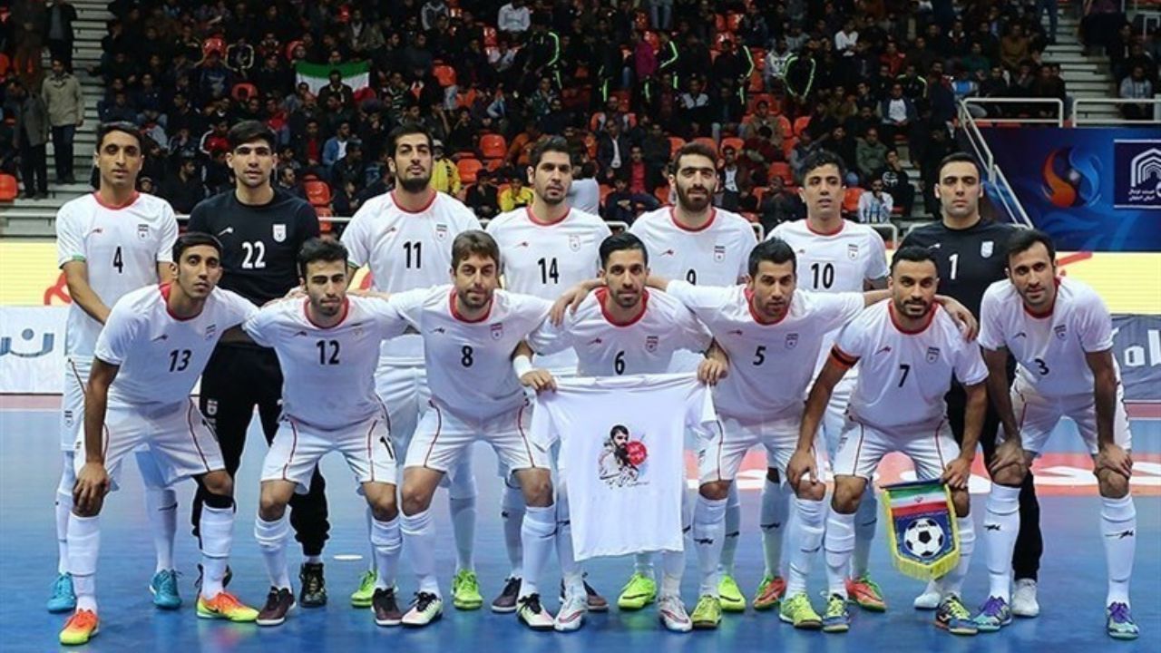 بازیکنان تیم ملی فوتسال حق دارند بابت دریافت نکردن پاداش‌هایشان ناراحت باشند/ ناظم‌الشریعه مانند کی‌روش باید برای احقاق حق بازیکنان تیم ملی تلاش کند/ رفتن ناظم الشریعه به سود فوتسال نیست/ مدیران فوتبال هیچ توجهی به فوتسال ندارند/ فوتبالی‌ها از موفقیت فوتس