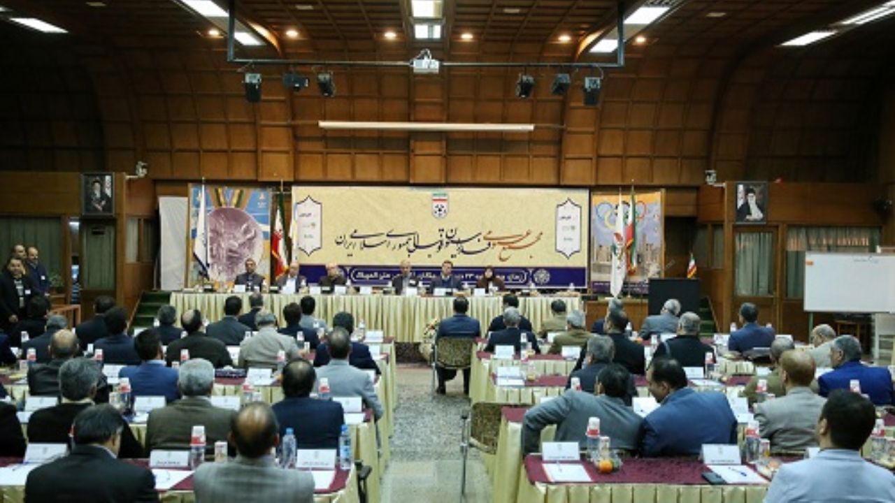 فدراسیون فوتبال یا کانون بازنشستگان؟