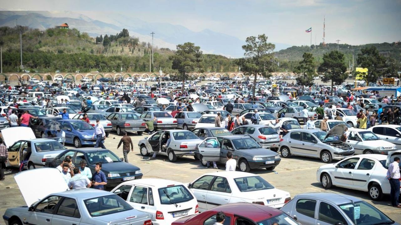 قیمت برخی از خودروهای داخلی به طور متوسط 600 هزار تومان پایین آمد/ آیا نخریدن موجب کاهش قیمت خودرو در کشور می‌شود؟/ 2 خودروساز رقمی در حدود 9 هزار میلیارد تومان وام گرفته‌اند/ خودروهای وارداتی با 40 درصد سود بازرگانی ترخیص می‌شوند