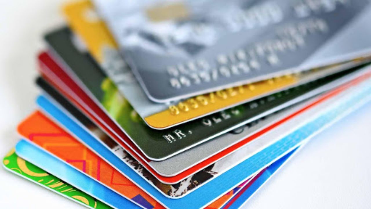 کارت بانکی را با محلول آب و الکل ضدعفونی کنید