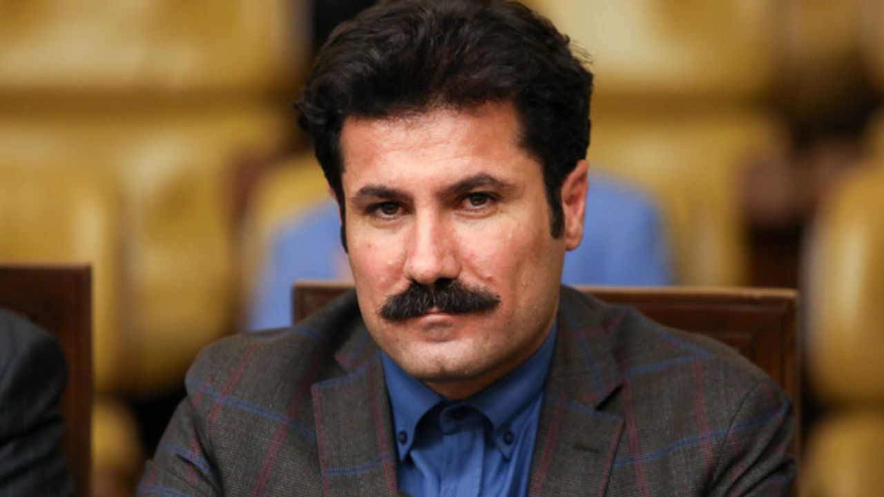 دستگاه‌های امنیتی در روزهای ⁧کرونایی⁩ مشغول بازداشت‌ سیاسی هستند/ با عاملان ⁧احتکار 200 میلیون ماسک⁩ برخورد شود