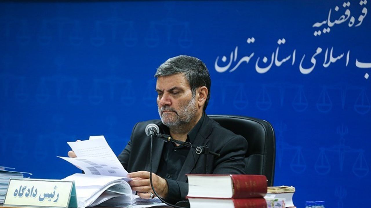 در نخستین جلسه محاکمه محتکران اقلام بهداشتی و دارویی کرونا چه گذشت؟/ رد پای یک پزشک در احتکار ماسک/ ماجرای دپوی تب‌سنج در هتل‌های شمالی تهران چه بود؟/ قاضی صلواتی: جلسه بعدی دوشنبه 19 اسفند ماه برگزار می‌شود