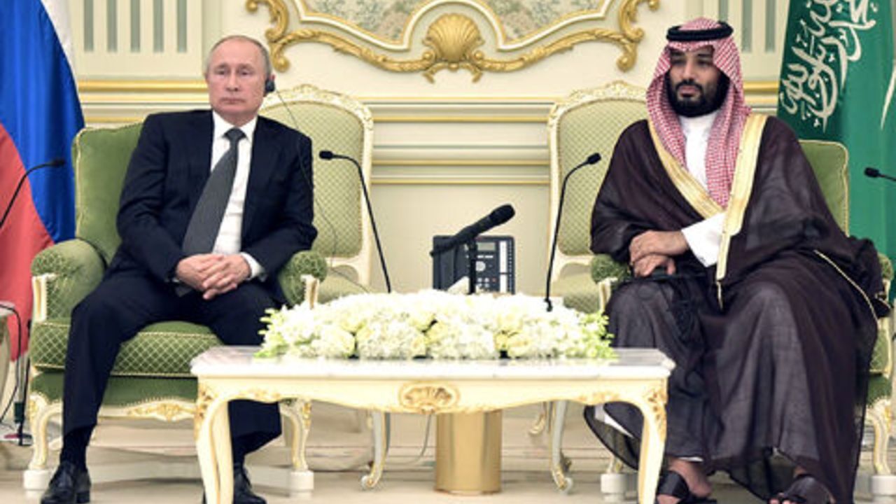 چرا بازار نفت با تحولات جدید وسقوط قیمت مواجه شد؟