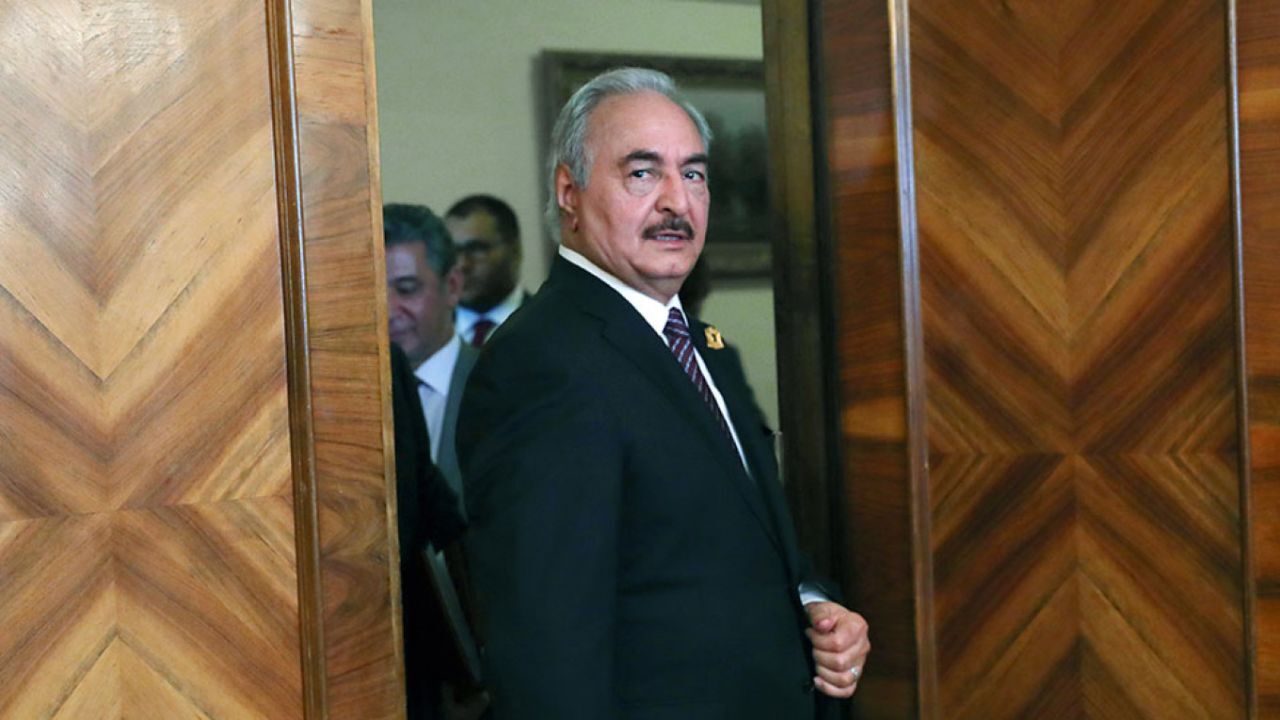 «خلیفه حفتر» وارد پاریس شد