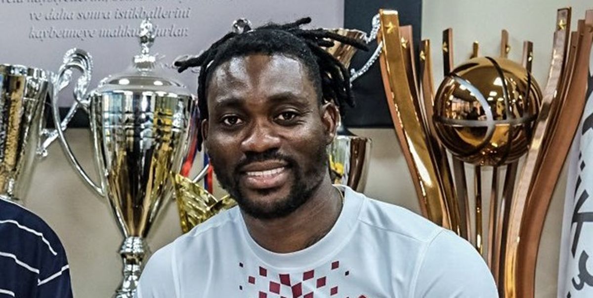 بازیکن آفریقایی گل‌زن هاتار اسپور زنده از زیر آوار بیرون آمد