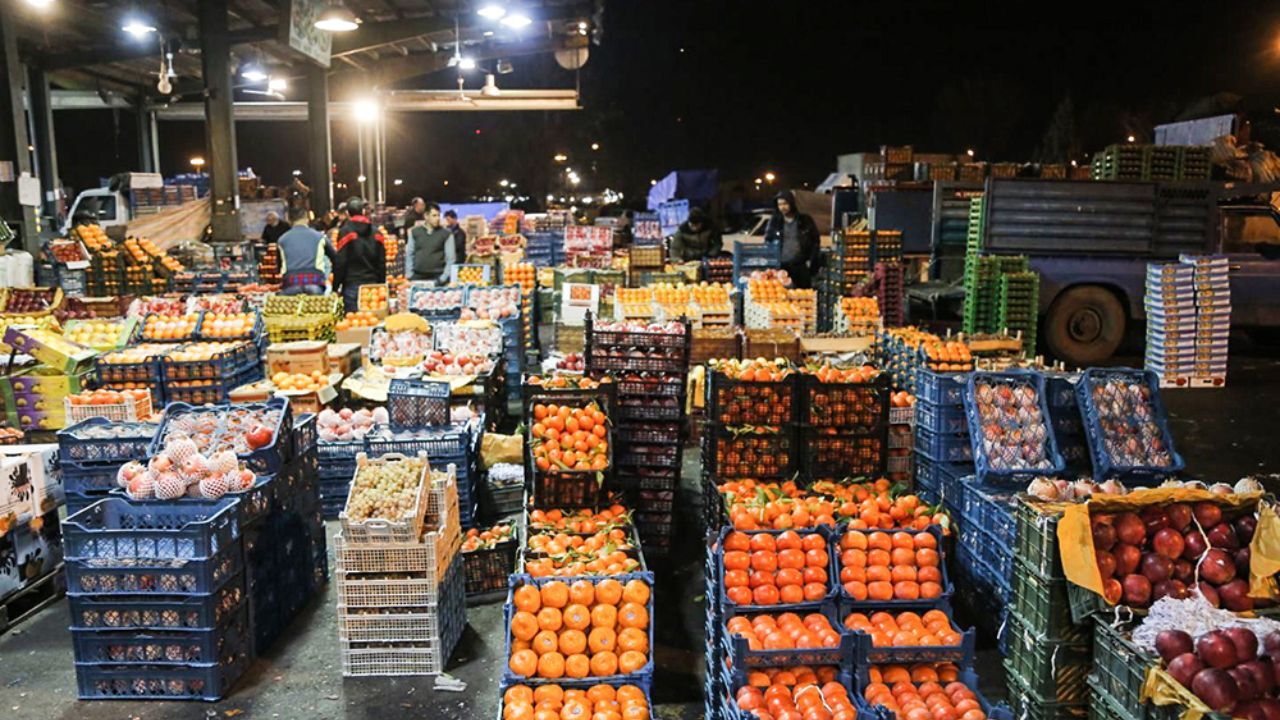 میادین میوه و تره بار تهران تعطیل نیستند