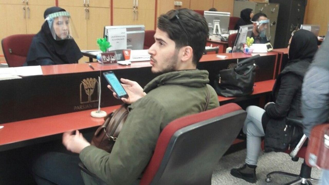 حال و هوای شعب بانک‌ها در مواجهه با طرح فاصله اجتماعی