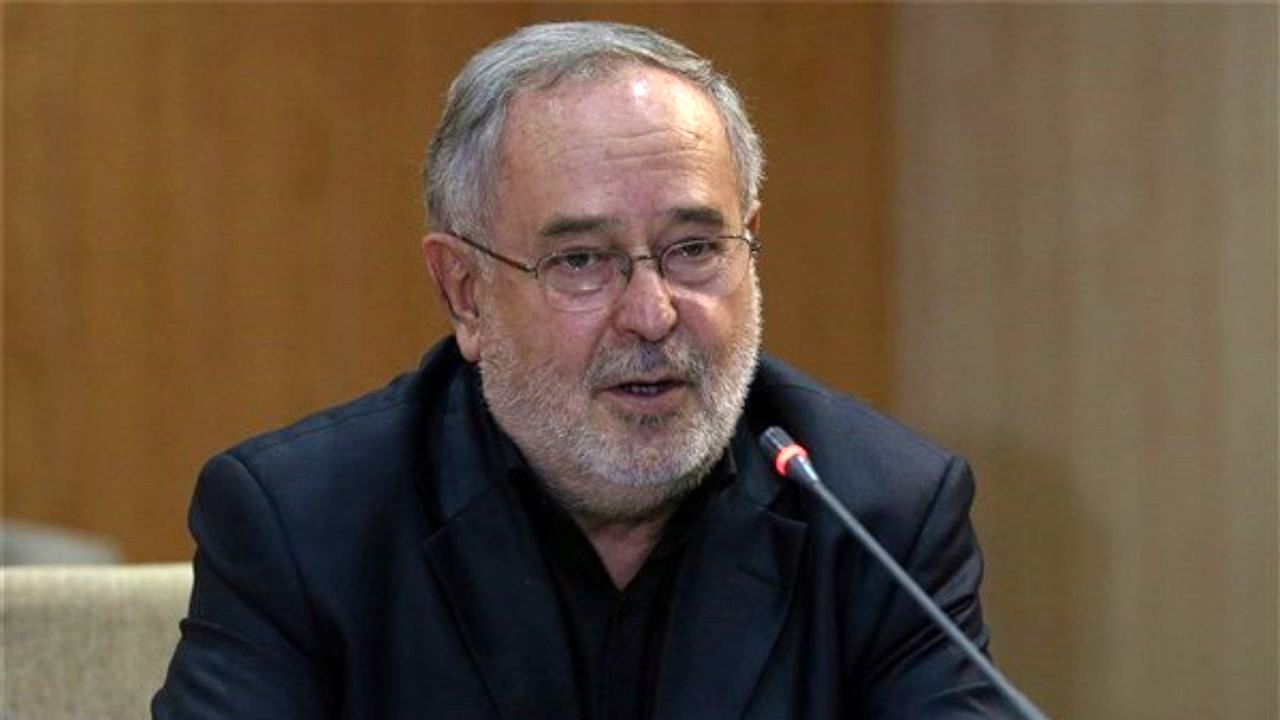 باید در افزایش حقوق کارگران تجدیدنظر شود/ رئیس‌جمهور اصل 49 قانون اساسی را اجرا کند/ ارگان‌هایی که نقدینگی در اختیار دارند به کمک دولت بیایند