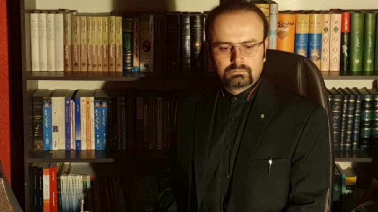 فاطمه خویشوند، معروف به «سحر تبر»، همراه سایر زندانیان مشکوک به کرونا به بیمارستان منتقل شد/ این دختر نمادی از آسیب‌های اجتماعی نسل نوجوان است/ به موکلم در زندان شربت متادون می‌دهند