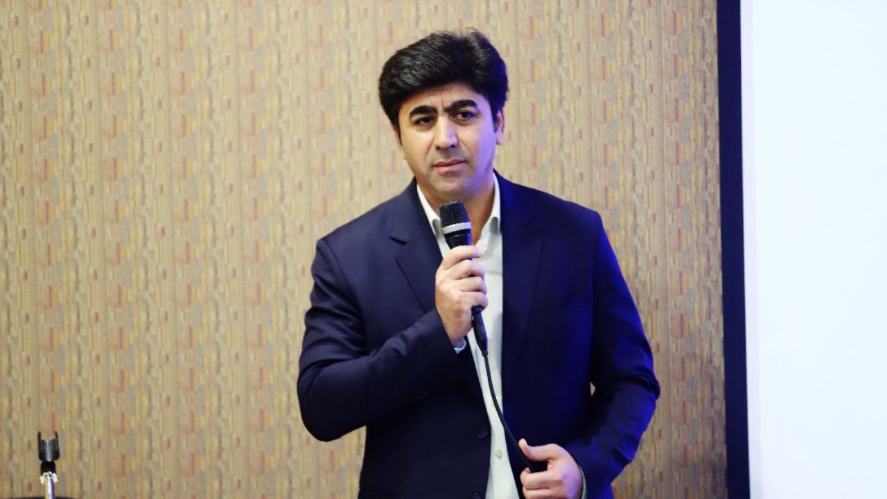 هیچ مشکلی با نبی ندارم