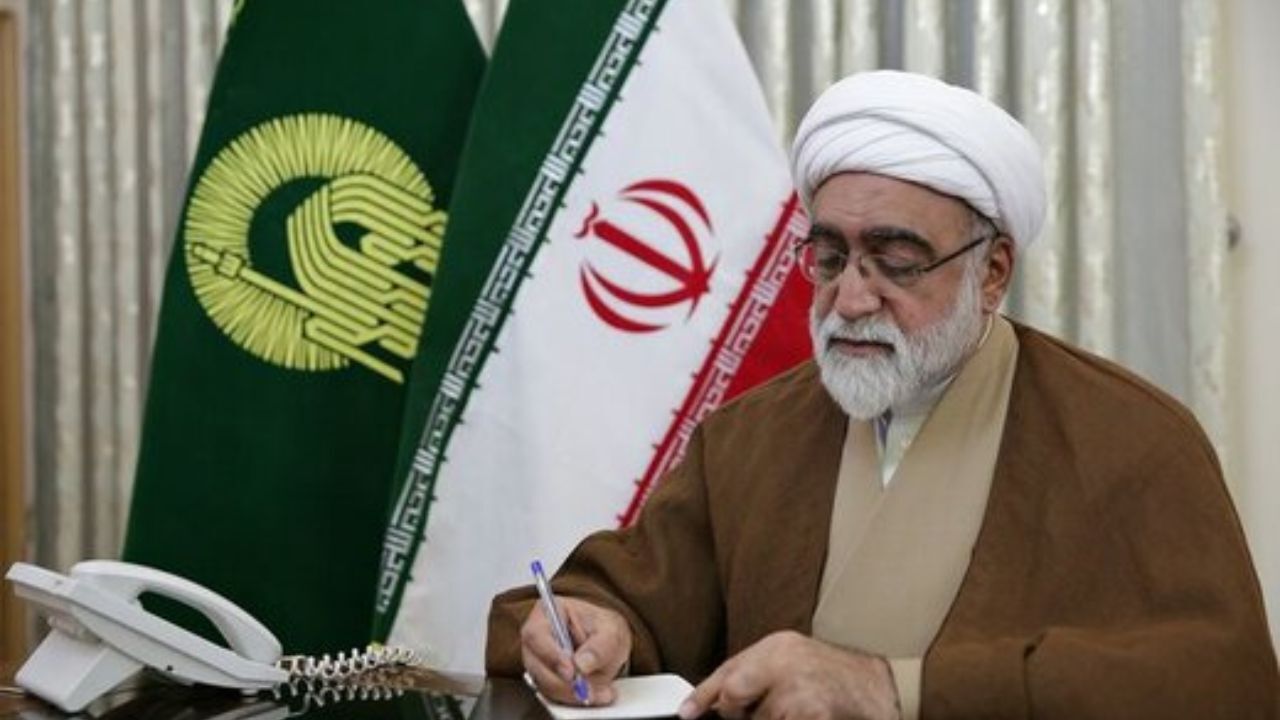 من «آیت‌الله» نیستم؛ یک جمله معنادار برای مقابله هوشمندانه با فرهنگ تملق/ برای تولیت آستان قدس رضوی، «خادم الرضا» بودن اهمیت دارد