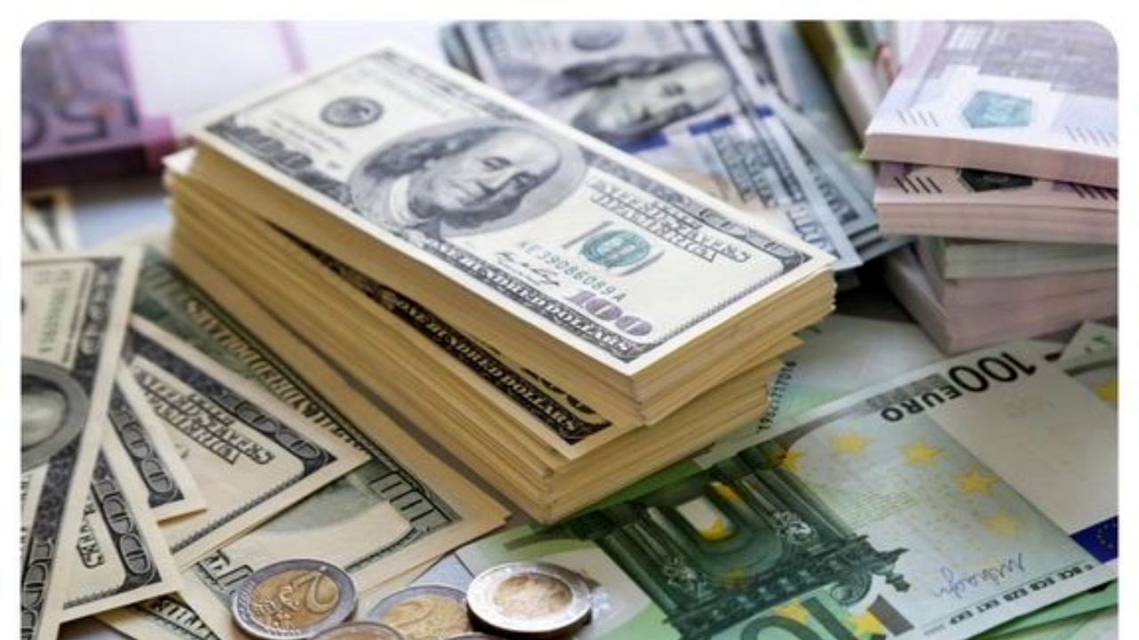 راه‌های دلالی در خرید سهمیه ارزی را مسدود‌ کرده‌ایم/ با فشار عرضه دلار به کمتر از 15‌هزار تومان می‌رسد
