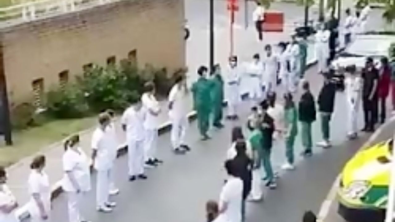 پشت کردن کادر درمانی بلژیک در اعتراض به کمبود تجهیزات پزشکی و درمانی به سوفی ویلمز + ویدئو