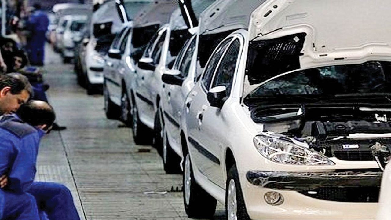 صنعت خودرو باید از بخش دولتی به بخش خصوصی واگذار شود