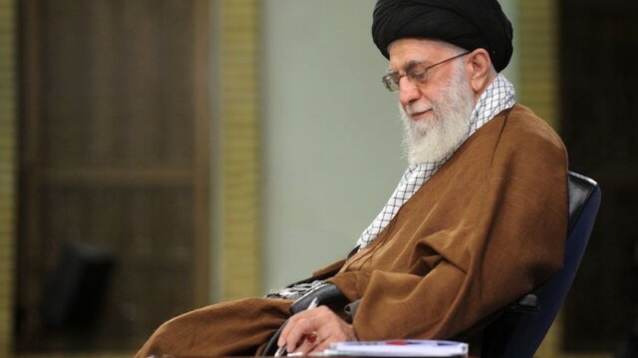 ماجرای تعجب آیت‌الله ‌امینیان از قرائت وصیتنامه امام توسط رهبر انقلاب