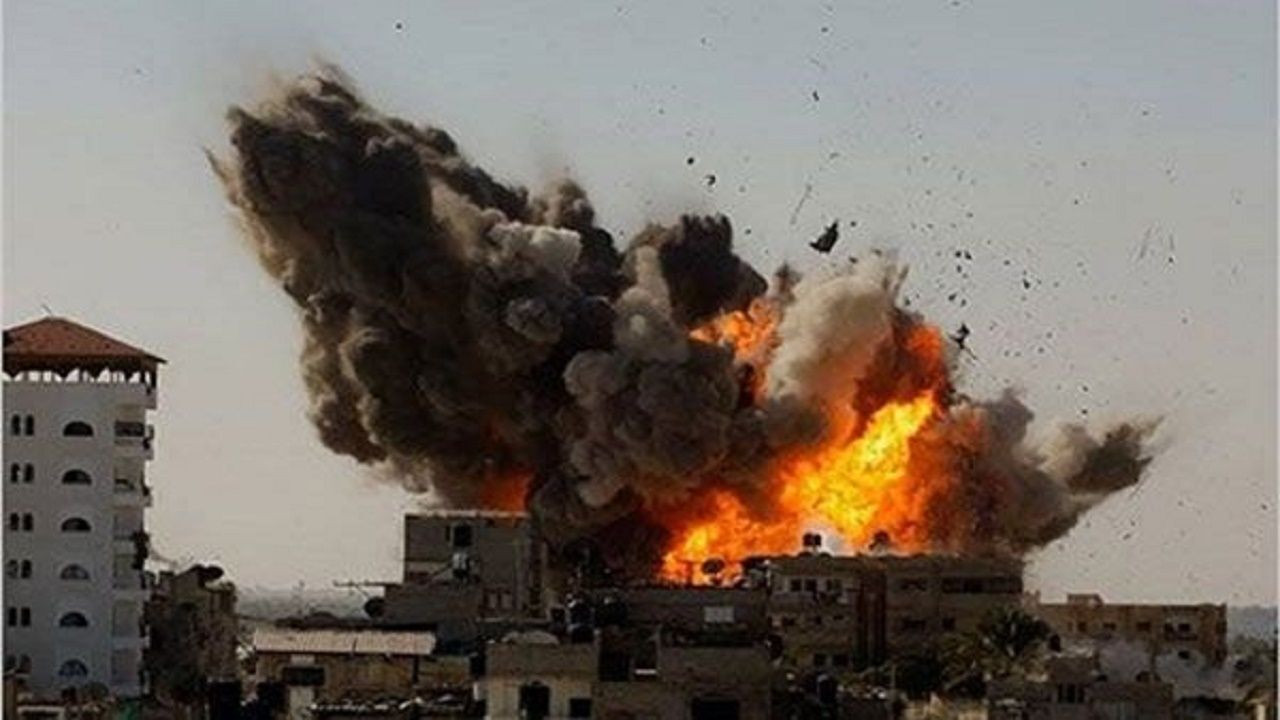 اتوبوس حامل نیروهای ارتش سوریه در درعا هدف انفجار قرار گرفت
