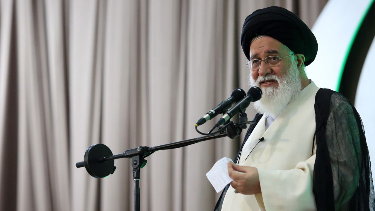 مراقب باشید جریان انحرافی به سراغ نیرو‌های جوان نیاید