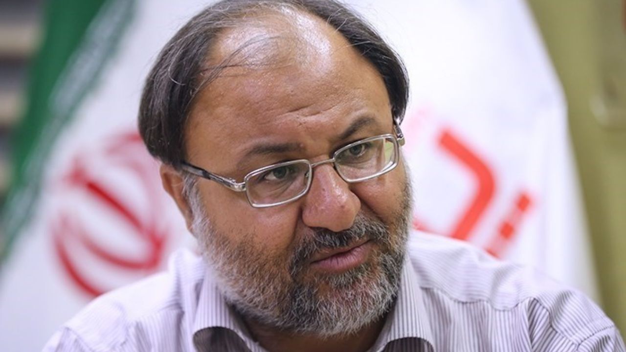 برخی سعی می‌کنند با حرکات دکوری خود را انقلابی نشان دهند