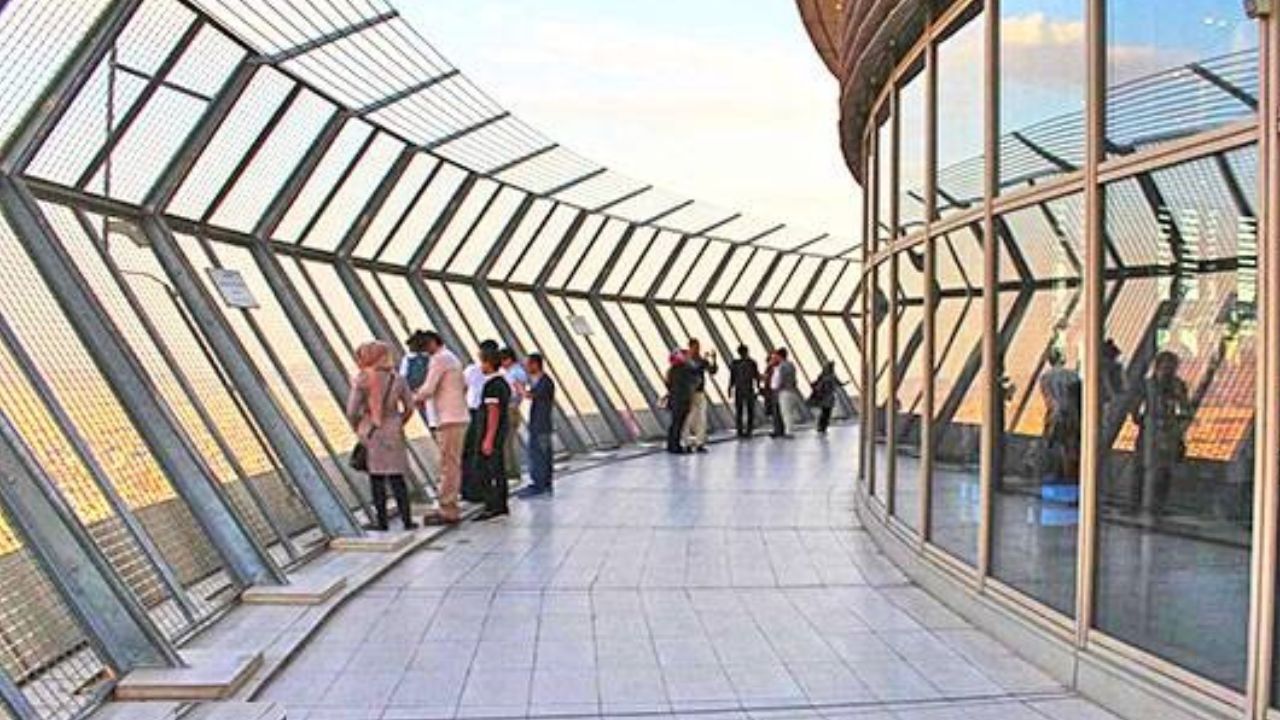 استقبال از بازگشایی درهای برج میلاد به روی گردشگران