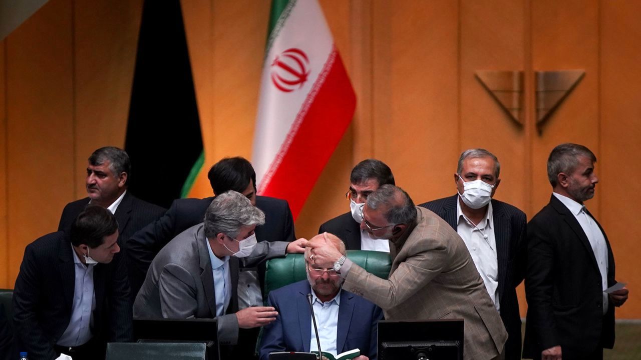 قدرت معترضان اعتبارنامه تاجگردون بیشتر بود/ اعتبارنامه نماینده گچساران با 128 رای منفی رد شد