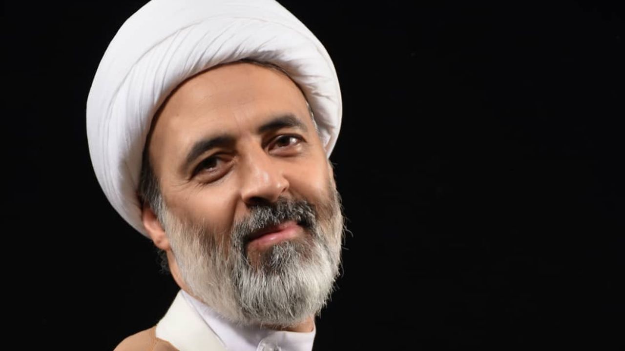 تیپ متفاوت روحانی معروف با تیشرت جوکر+ عکس