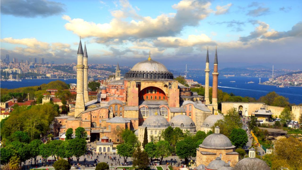 تلاوت قرآن توسط اردوغان در مسجد ایاصوفیه استانبول+ ویدئو