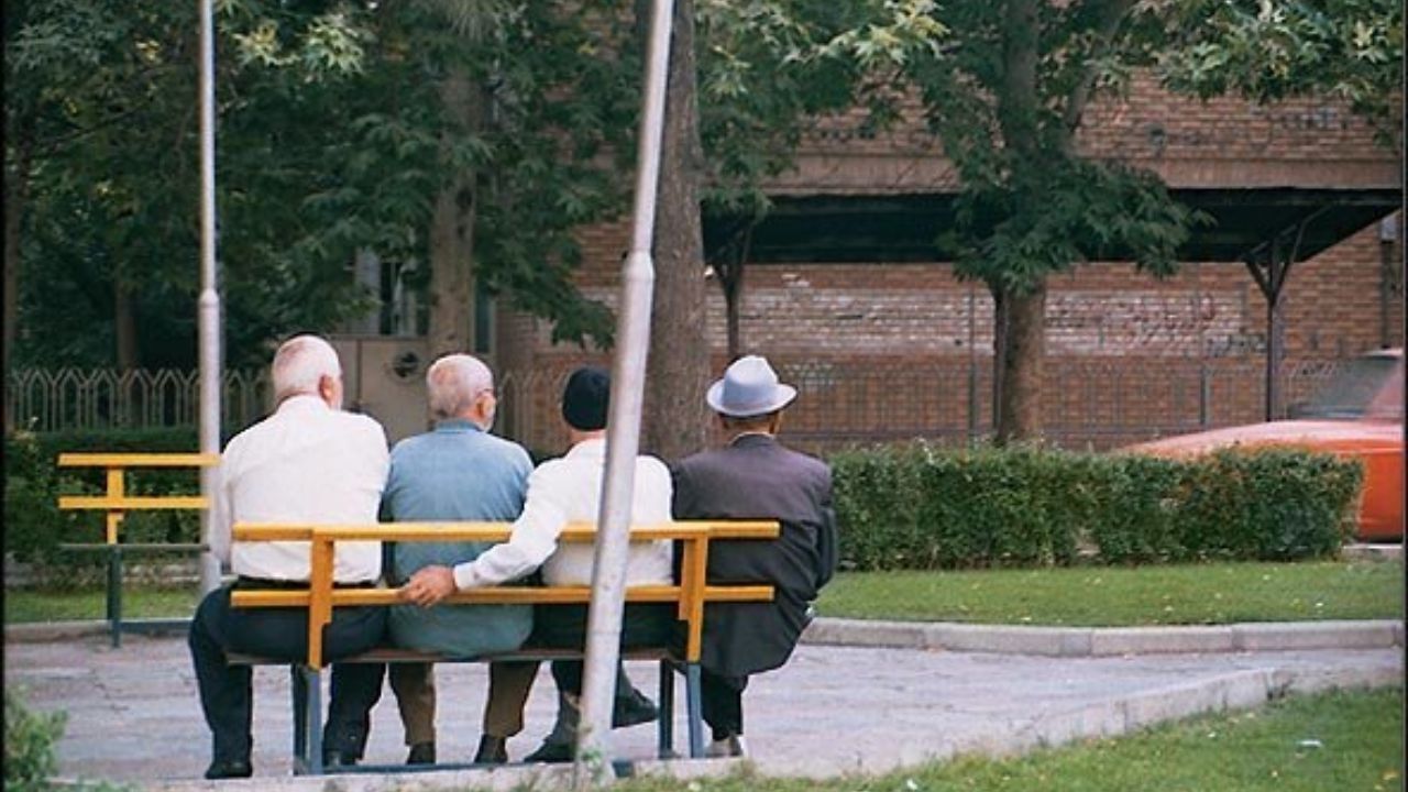 کدام بازنشستگان مشمول تسهیلات تامین اجتماعی هستند؟