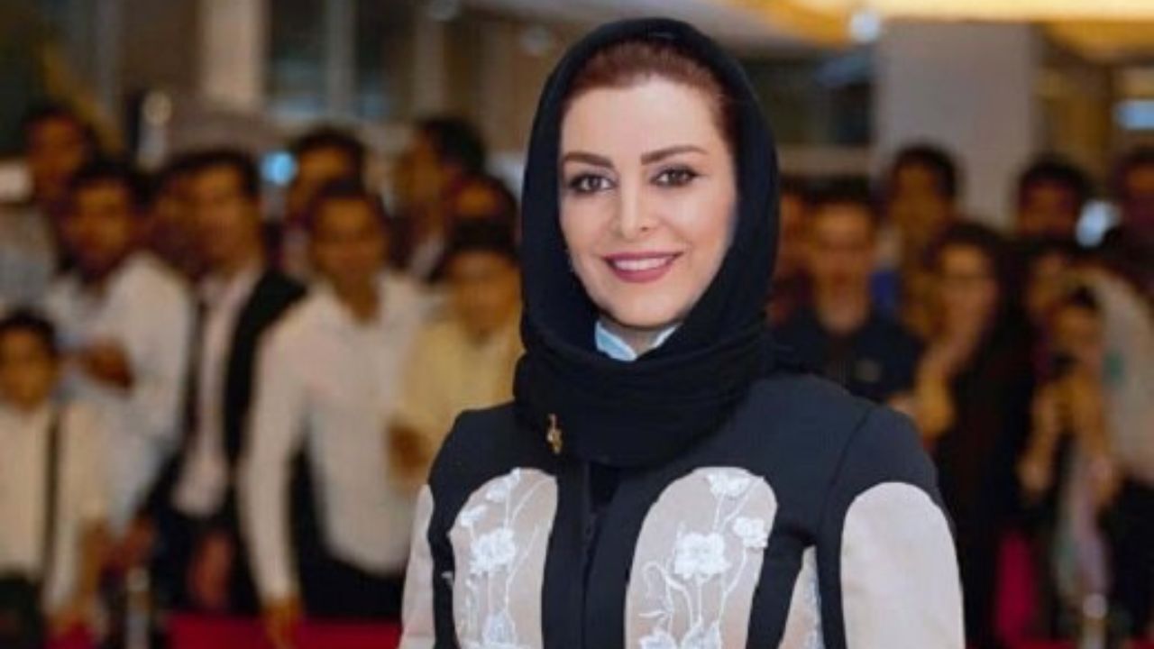 بوسه «ماه‌چهره خلیلی» بر گونه پروین سلیمانی + تصویر