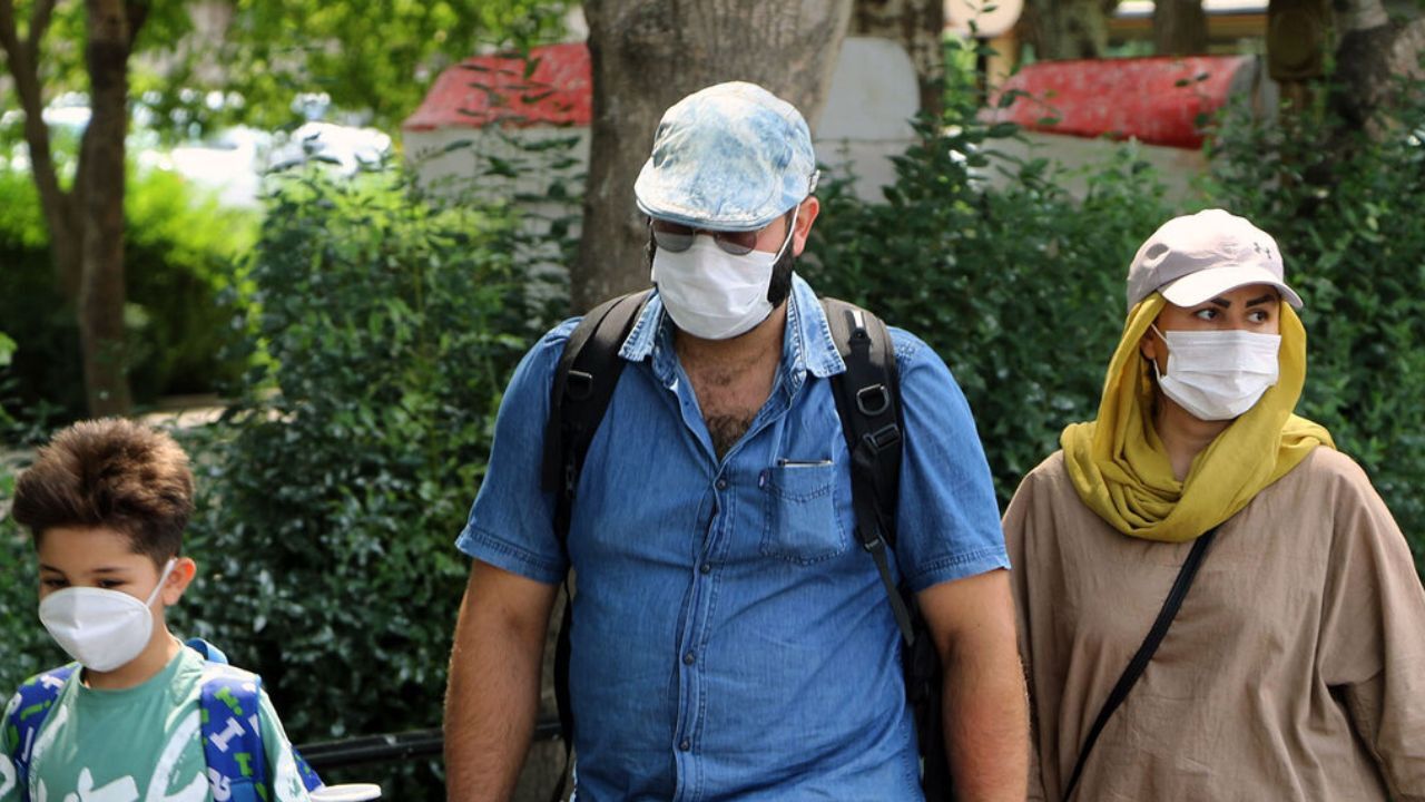 فرهنگ استفاده از ماسک کرونا را از پا در می‌آورد