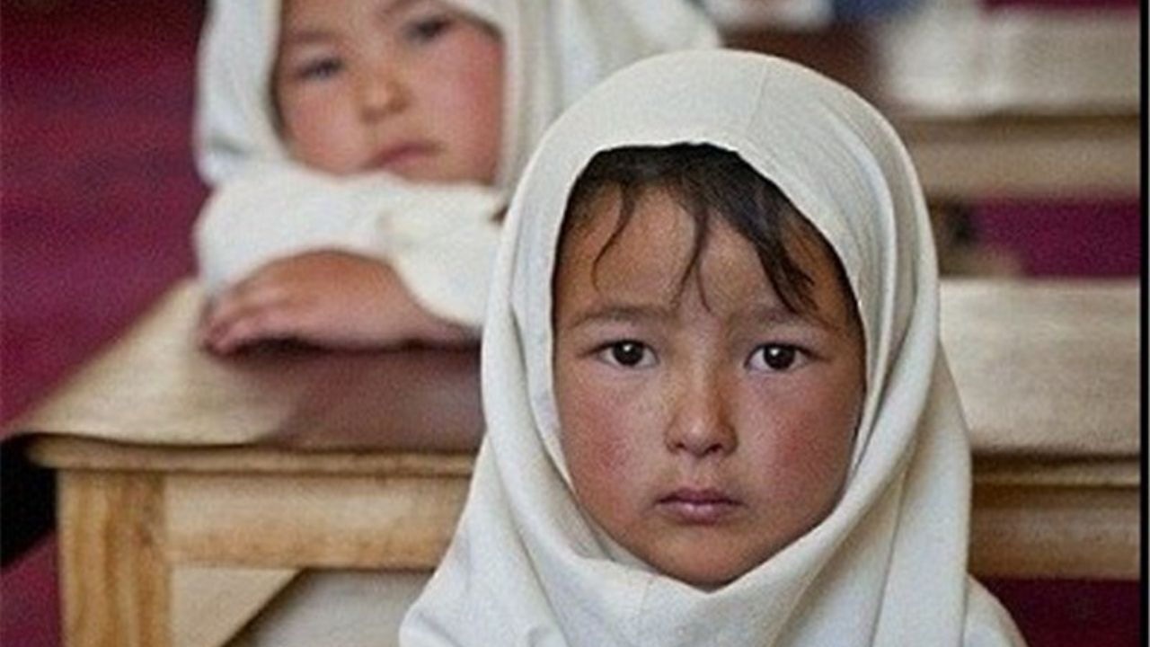 دانش‌آموزان اتباع پشت در مدارس جا ماندند / چه بلایی سر کارت حمایت تحصیلی مهاجران آمد؟