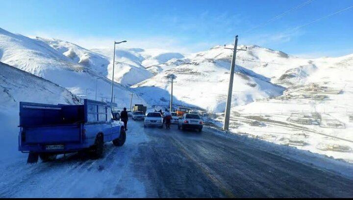 بارش برف و باران در ۱۰ استان کشور/ ترافیک نیمه‌سنگین در محورهای منتهی به تهران