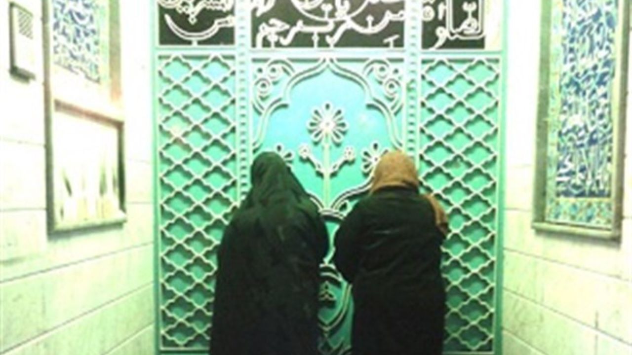 رهبر انقلاب: کوبیدن بر درب مساجد در پایان ماه صفر مورد تایید نیست