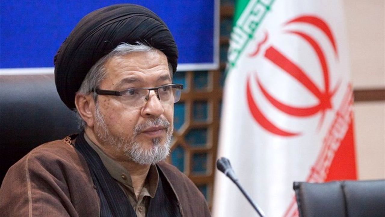 انتقاد عاملی از حضور مسئولان در توئیتر و شبکه‌های مجازی فیلترشده