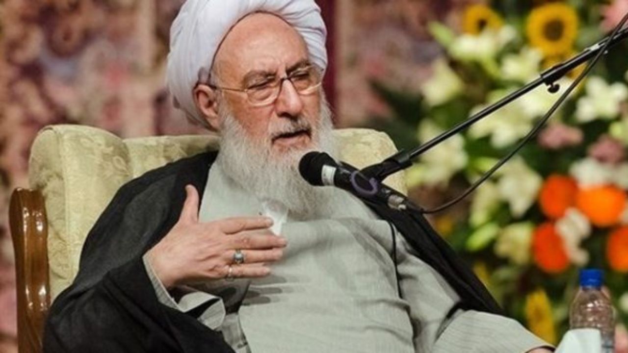 حمایت دولت فرانسه از توهین کنندگان به پیامبر(ص) را بی‌پاسخ نگذاریم