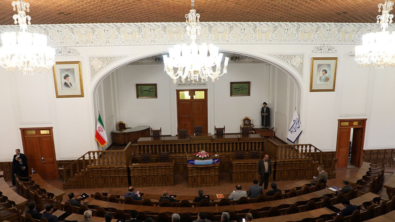از سکوت «خانه ملت» تا تصاحب کاخ دولت / خانه ملت آلوده به استفاده از امکانات دولتی برای تبلیغات انتخاباتی است؟