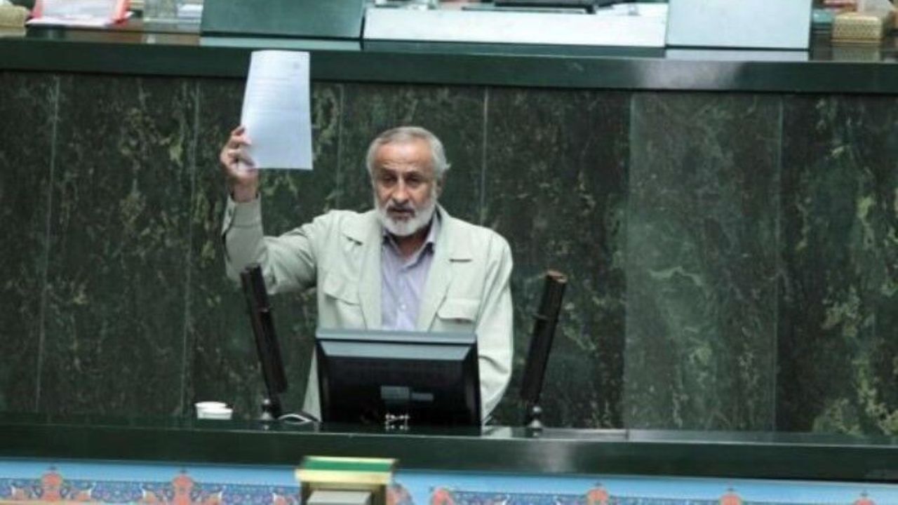 حمله نادران به دولت: مساله، عرضه داشتن و بی‌عرضگی است نه پذیرش تحریم یا قبول مذاکره / دولت دوباره در آستانه انتخابات، موضوع تحریم و غیر تحریم را کلید زده است