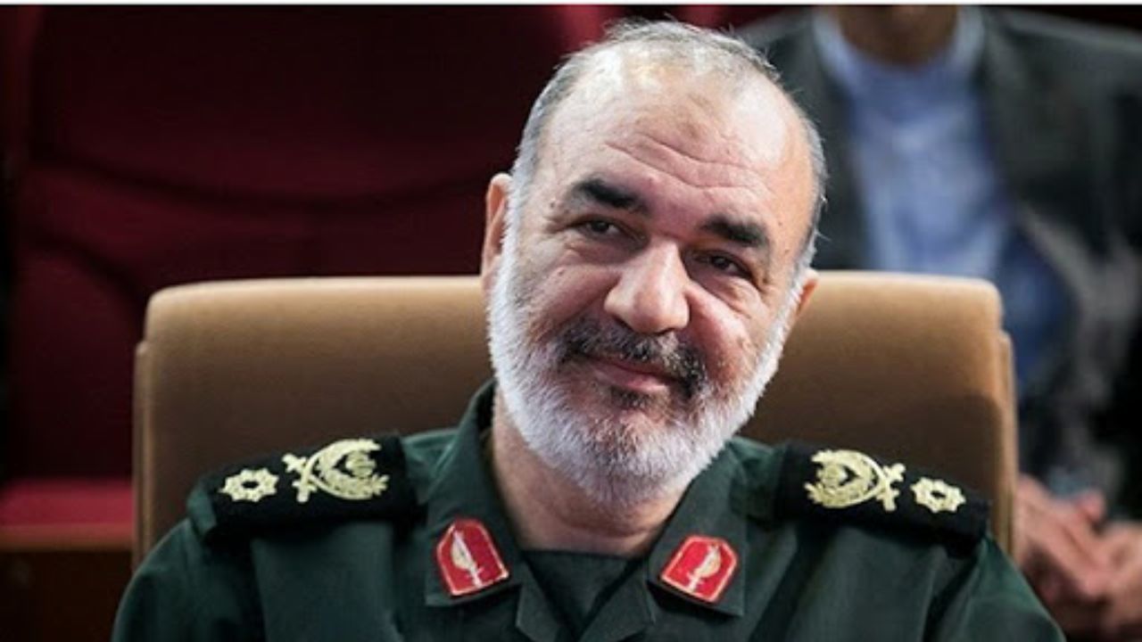 جنگ نظامی از گزینه‌های دشمن خارج شده و این‌ها واقعیت است / لباس جهاد بر اندام جوانان ما زینت یافته است / تا زوال کامل دشمن ایستاده‌ایم