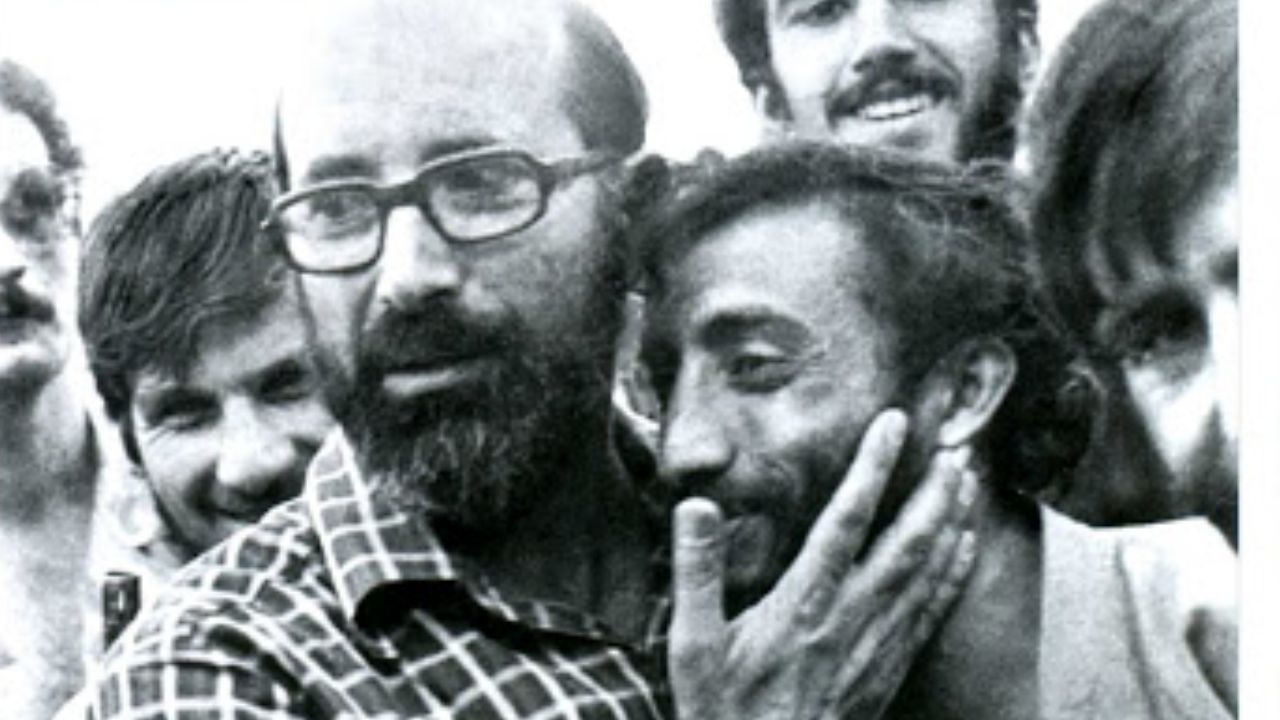 این شهید را پس از شهادتش می‌خواستند دستگیر کنند! / فرمانده «دستمال‌سرخ‌ها» چه کسی بود؟