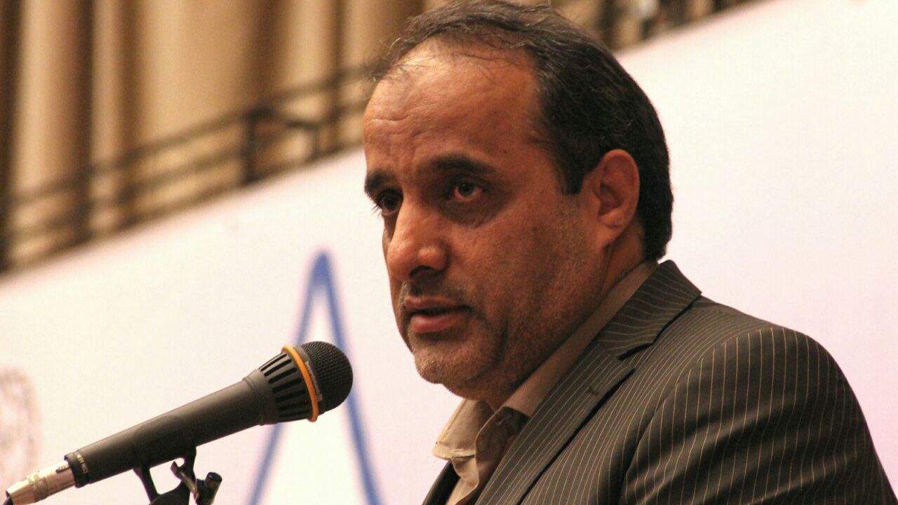 آقایان بین دیدگاه مصرانه خود و مصلحت کشور مانده‌اند